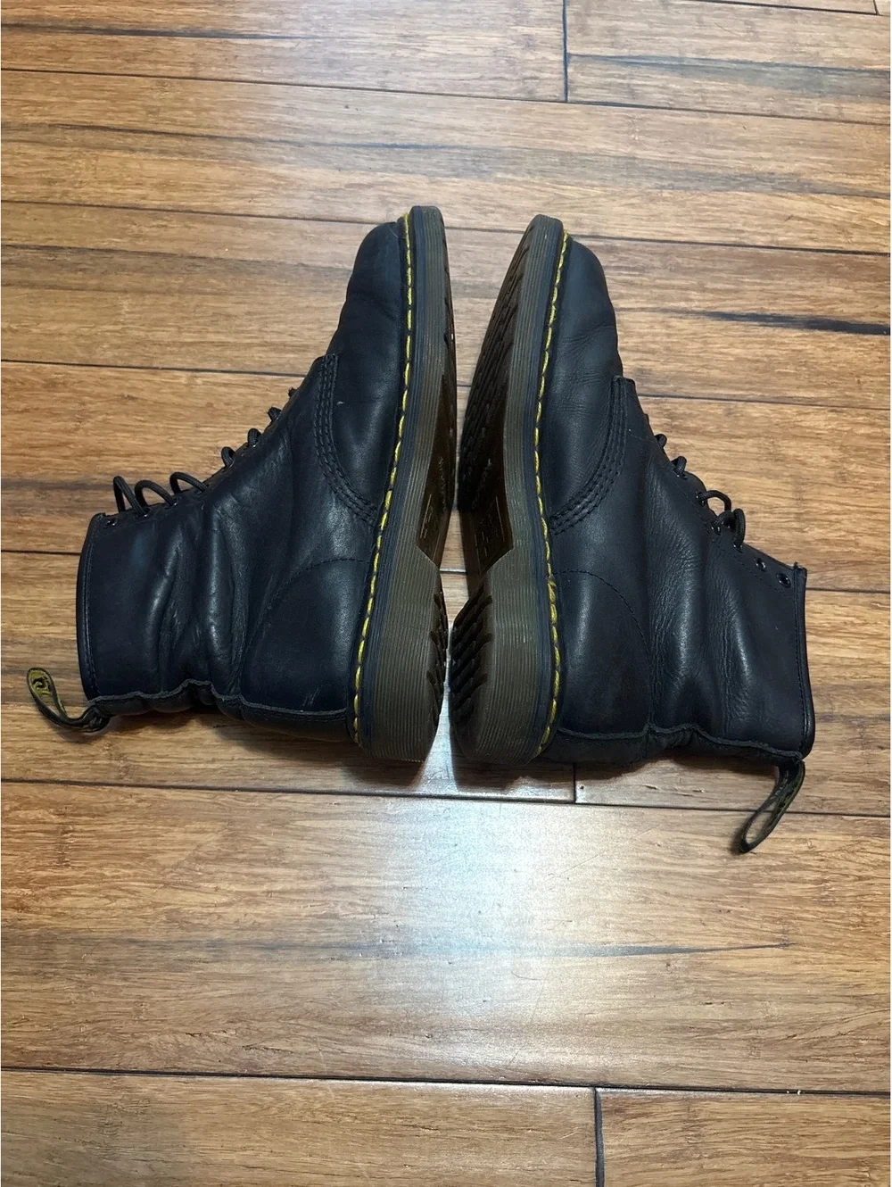 Dr. Martens Men’s 1460 Size 8 USA UK 7 Black Leather Lace-Up Combat Boots 8-eye